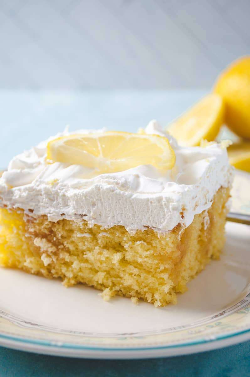 White Cake With Lemon Curd