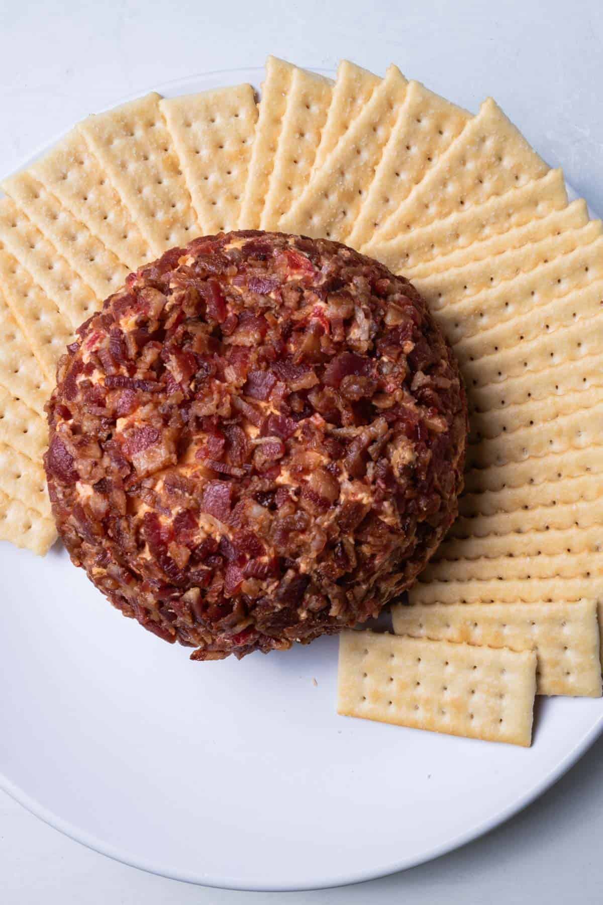 Pimento Cheese Ball coated in crispy bacon and served with buttery crackers β a flavorful choice for cheese ball recipes and easy appetizers for party.
